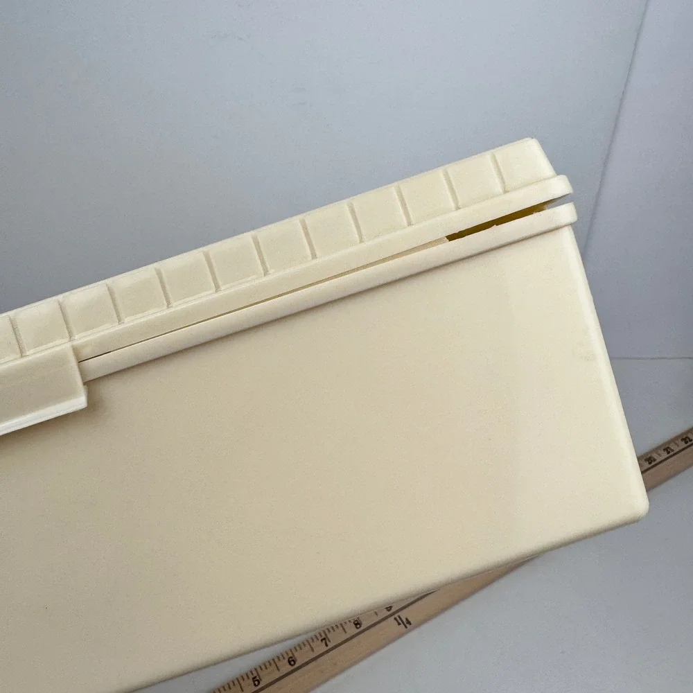 Vtg Thermos Brand plastic picnic sandwich box w hinged lid tan color replacement